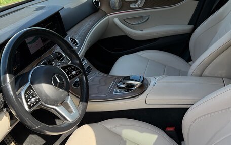 Mercedes-Benz E-Класс, 2020 год, 4 500 000 рублей, 24 фотография