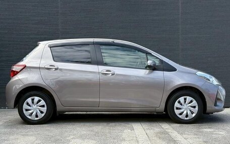 Toyota Vitz, 2017 год, 670 000 рублей, 4 фотография