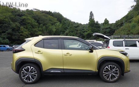 Toyota Yaris Cross, 2022 год, 1 625 000 рублей, 4 фотография