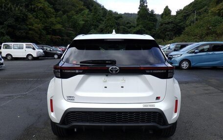 Toyota Yaris Cross, 2022 год, 1 800 000 рублей, 6 фотография