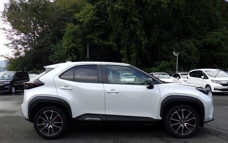 Toyota Yaris Cross, 2022 год, 1 800 000 рублей, 4 фотография