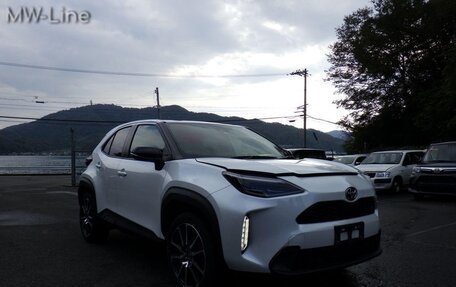 Toyota Yaris Cross, 2022 год, 1 800 000 рублей, 3 фотография