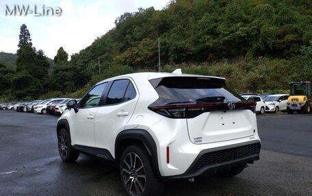 Toyota Yaris Cross, 2022 год, 1 800 000 рублей, 5 фотография