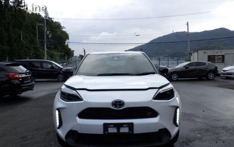 Toyota Yaris Cross, 2022 год, 1 800 000 рублей, 2 фотография