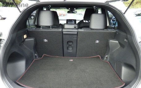 Toyota Yaris Cross, 2022 год, 1 800 000 рублей, 7 фотография