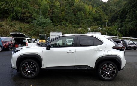 Toyota Yaris Cross, 2022 год, 1 800 000 рублей, 10 фотография
