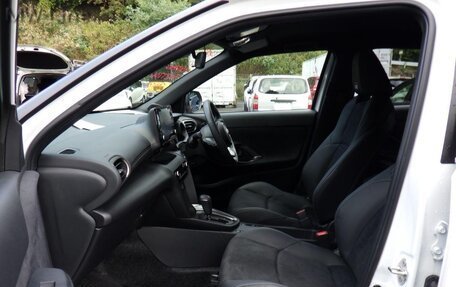 Toyota Yaris Cross, 2022 год, 1 800 000 рублей, 20 фотография