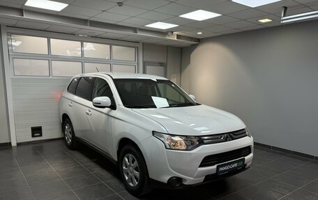Mitsubishi Outlander III рестайлинг 3, 2013 год, 1 399 000 рублей, 3 фотография