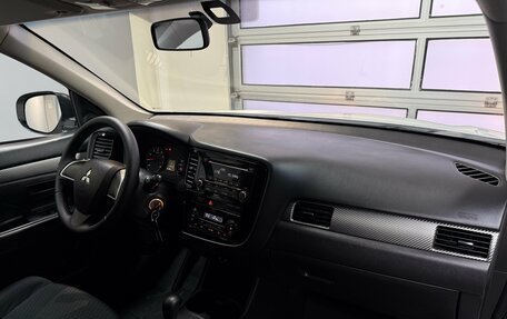 Mitsubishi Outlander III рестайлинг 3, 2013 год, 1 399 000 рублей, 15 фотография