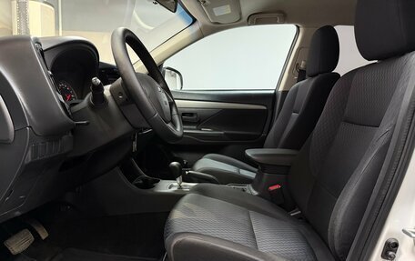 Mitsubishi Outlander III рестайлинг 3, 2013 год, 1 399 000 рублей, 8 фотография