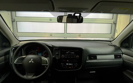 Mitsubishi Outlander III рестайлинг 3, 2013 год, 1 399 000 рублей, 11 фотография