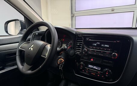 Mitsubishi Outlander III рестайлинг 3, 2013 год, 1 399 000 рублей, 16 фотография