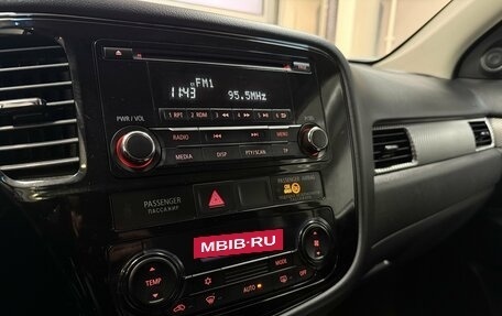 Mitsubishi Outlander III рестайлинг 3, 2013 год, 1 399 000 рублей, 12 фотография