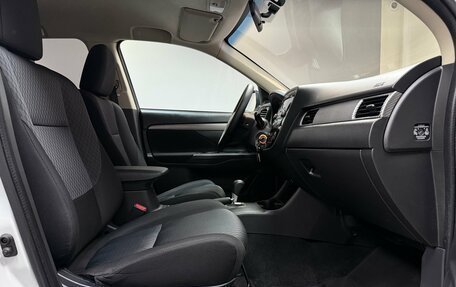 Mitsubishi Outlander III рестайлинг 3, 2013 год, 1 399 000 рублей, 17 фотография