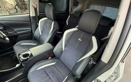 Toyota Prius Alpha I (ZVW40/41), 2021 год, 1 490 000 рублей, 15 фотография