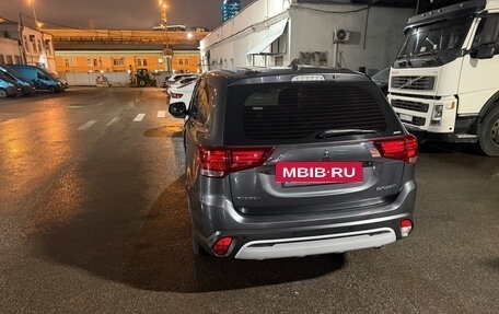 Mitsubishi Outlander III рестайлинг 3, 2019 год, 2 400 000 рублей, 8 фотография