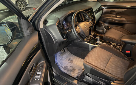 Mitsubishi Outlander III рестайлинг 3, 2019 год, 2 400 000 рублей, 10 фотография