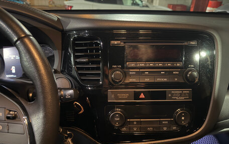 Mitsubishi Outlander III рестайлинг 3, 2019 год, 2 400 000 рублей, 13 фотография