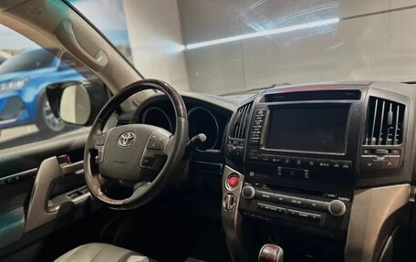 Toyota Land Cruiser 200, 2010 год, 3 100 000 рублей, 15 фотография