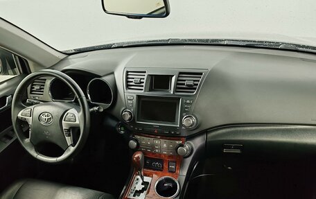 Toyota Highlander III, 2012 год, 2 149 000 рублей, 11 фотография