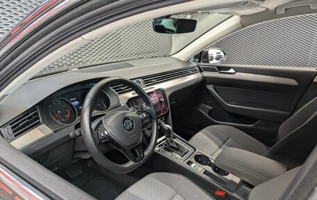 Volkswagen Passat B8 рестайлинг, 2017 год, 1 999 000 рублей, 13 фотография