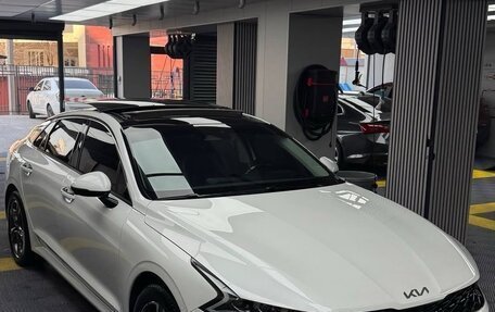 KIA K5, 2023 год, 2 100 000 рублей, 1 фотография