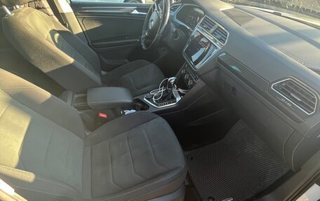 Volkswagen Tiguan II, 2018 год, 2 950 000 рублей, 16 фотография