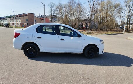 Renault Logan II, 2017 год, 650 000 рублей, 3 фотография