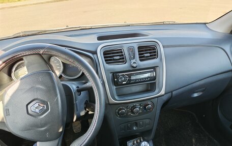 Renault Logan II, 2017 год, 650 000 рублей, 8 фотография