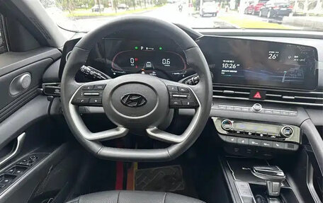 Hyundai Elantra, 2023 год, 1 850 000 рублей, 10 фотография