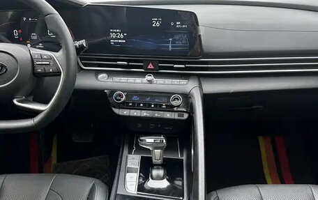 Hyundai Elantra, 2023 год, 1 850 000 рублей, 12 фотография