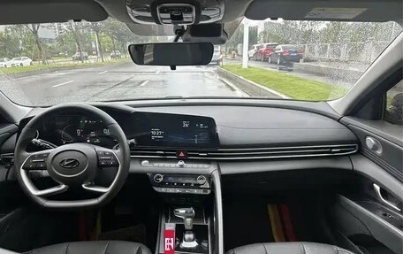 Hyundai Elantra, 2023 год, 1 850 000 рублей, 11 фотография