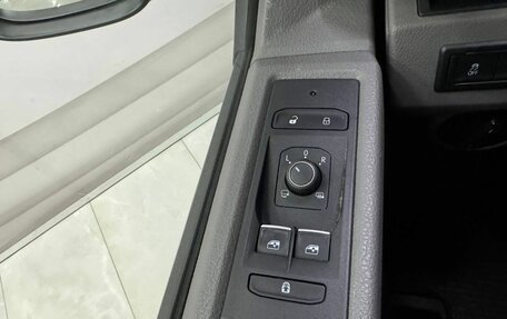 Volkswagen Caravelle T6 рестайлинг, 2020 год, 4 099 000 рублей, 17 фотография