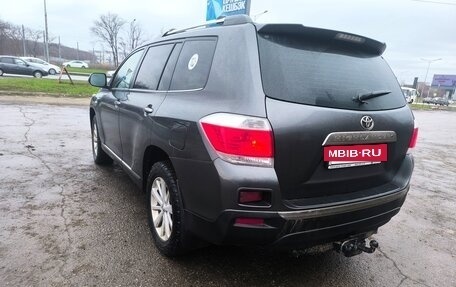 Toyota Highlander III, 2011 год, 2 300 000 рублей, 7 фотография