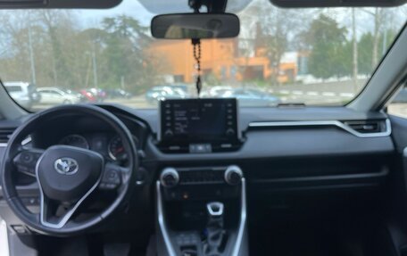 Toyota RAV4, 2019 год, 3 450 000 рублей, 8 фотография