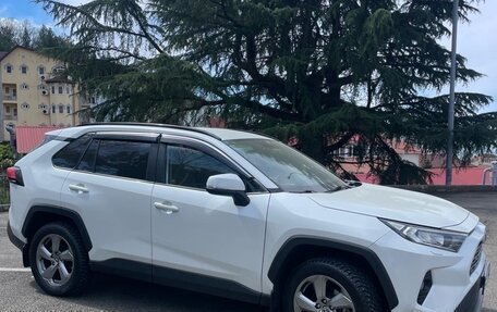 Toyota RAV4, 2019 год, 3 450 000 рублей, 6 фотография