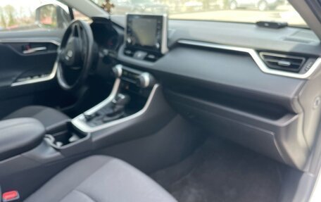 Toyota RAV4, 2019 год, 3 450 000 рублей, 9 фотография