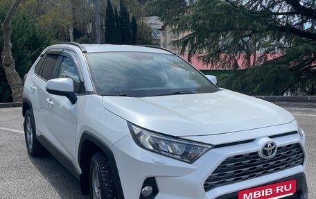 Toyota RAV4, 2019 год, 3 450 000 рублей, 2 фотография