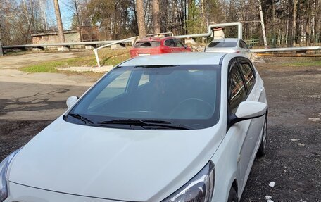 Hyundai Solaris II рестайлинг, 2012 год, 830 000 рублей, 2 фотография