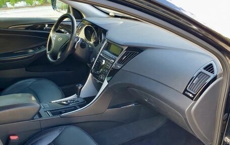 Hyundai Sonata VI, 2011 год, 920 000 рублей, 9 фотография