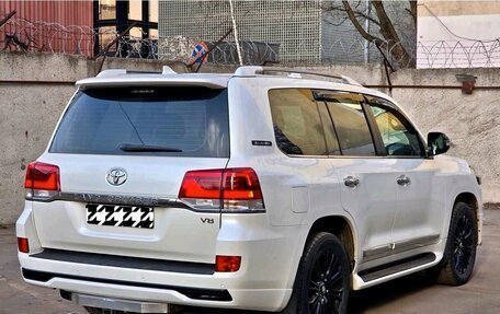 Toyota Land Cruiser 200, 2017 год, 7 290 000 рублей, 2 фотография