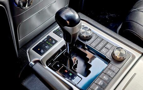 Toyota Land Cruiser 200, 2017 год, 7 290 000 рублей, 6 фотография