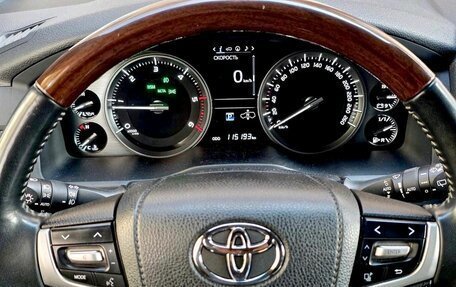 Toyota Land Cruiser 200, 2017 год, 7 290 000 рублей, 5 фотография