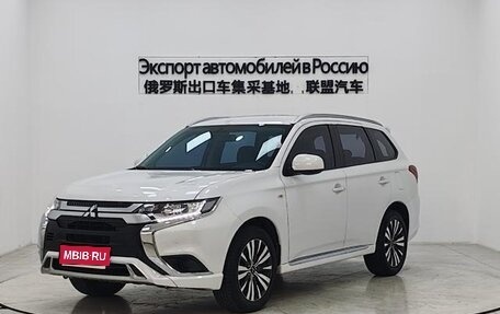 Mitsubishi Outlander III рестайлинг 3, 2021 год, 2 024 000 рублей, 1 фотография