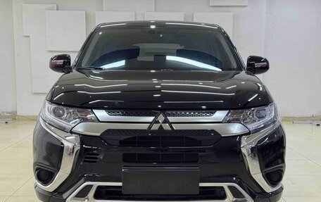 Mitsubishi Outlander III рестайлинг 3, 2022 год, 2 244 000 рублей, 1 фотография