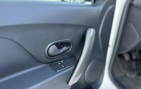 Renault Logan II, 2019 год, 710 000 рублей, 25 фотография