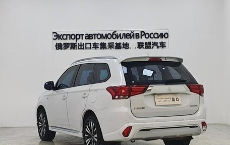 Mitsubishi Outlander III рестайлинг 3, 2021 год, 2 024 000 рублей, 4 фотография