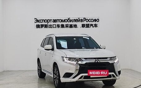 Mitsubishi Outlander III рестайлинг 3, 2021 год, 2 024 000 рублей, 3 фотография