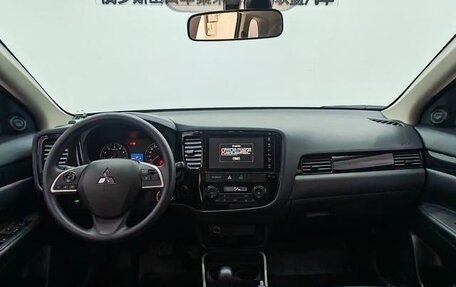 Mitsubishi Outlander III рестайлинг 3, 2021 год, 2 024 000 рублей, 11 фотография