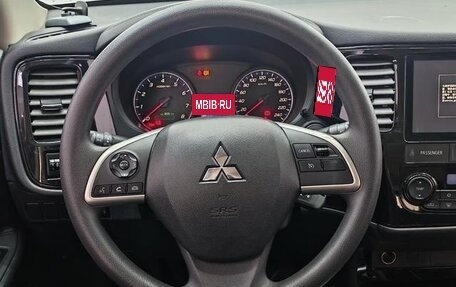 Mitsubishi Outlander III рестайлинг 3, 2021 год, 2 024 000 рублей, 13 фотография